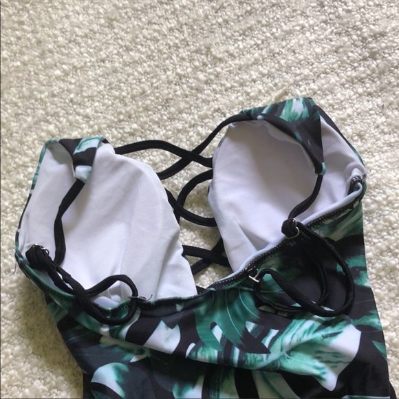 🌴Boutique Small TropicalDeep V-cut One Piece Swimsuit - Picture 9 of 12